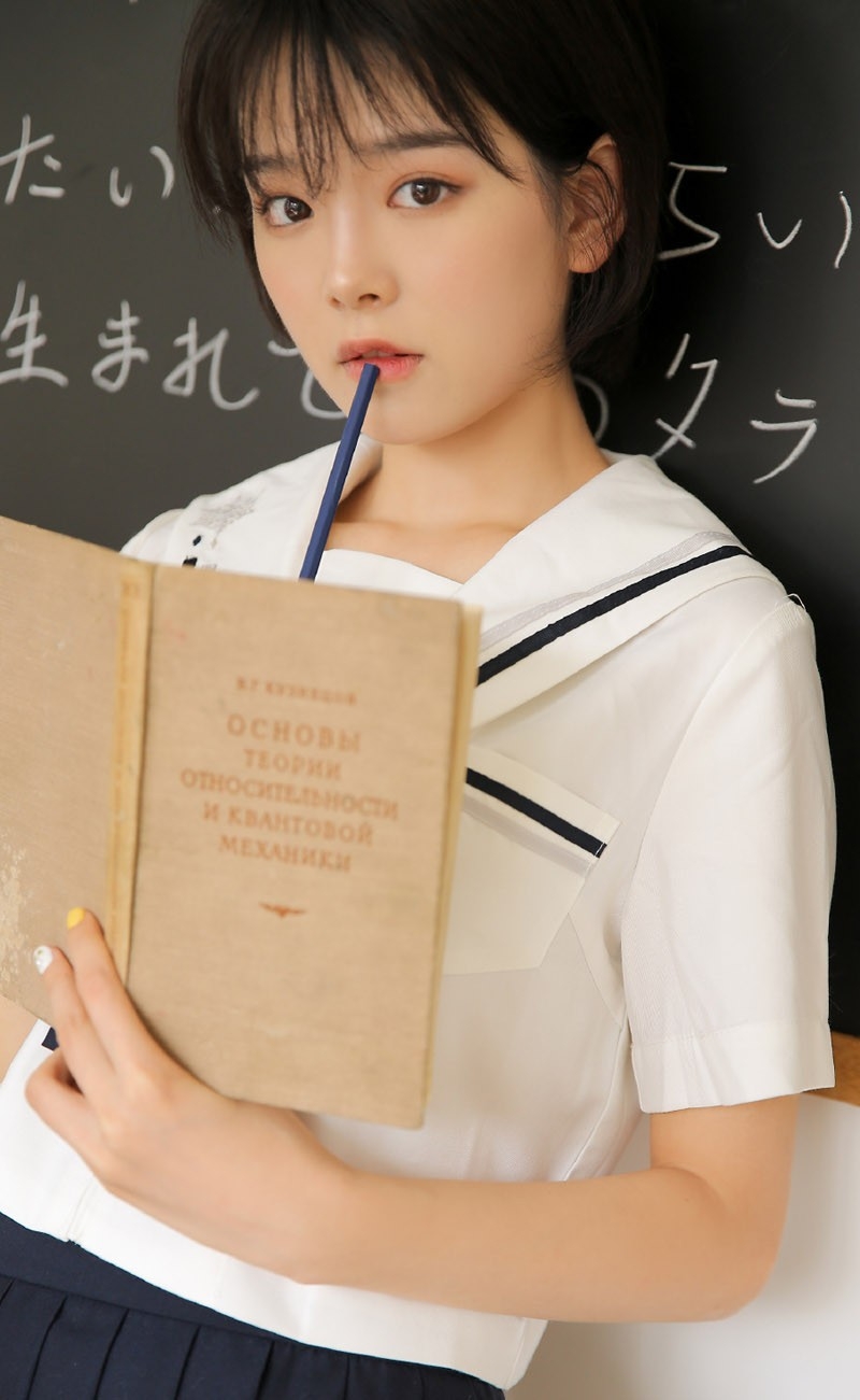 日本短发美女小清新治愈尤物清纯制服养眼写真