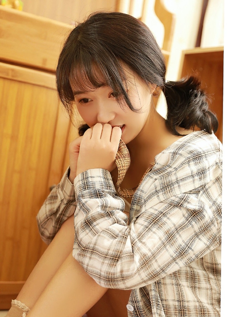 日本童颜巨乳女孩私房小清新萝莉人体艺术写真