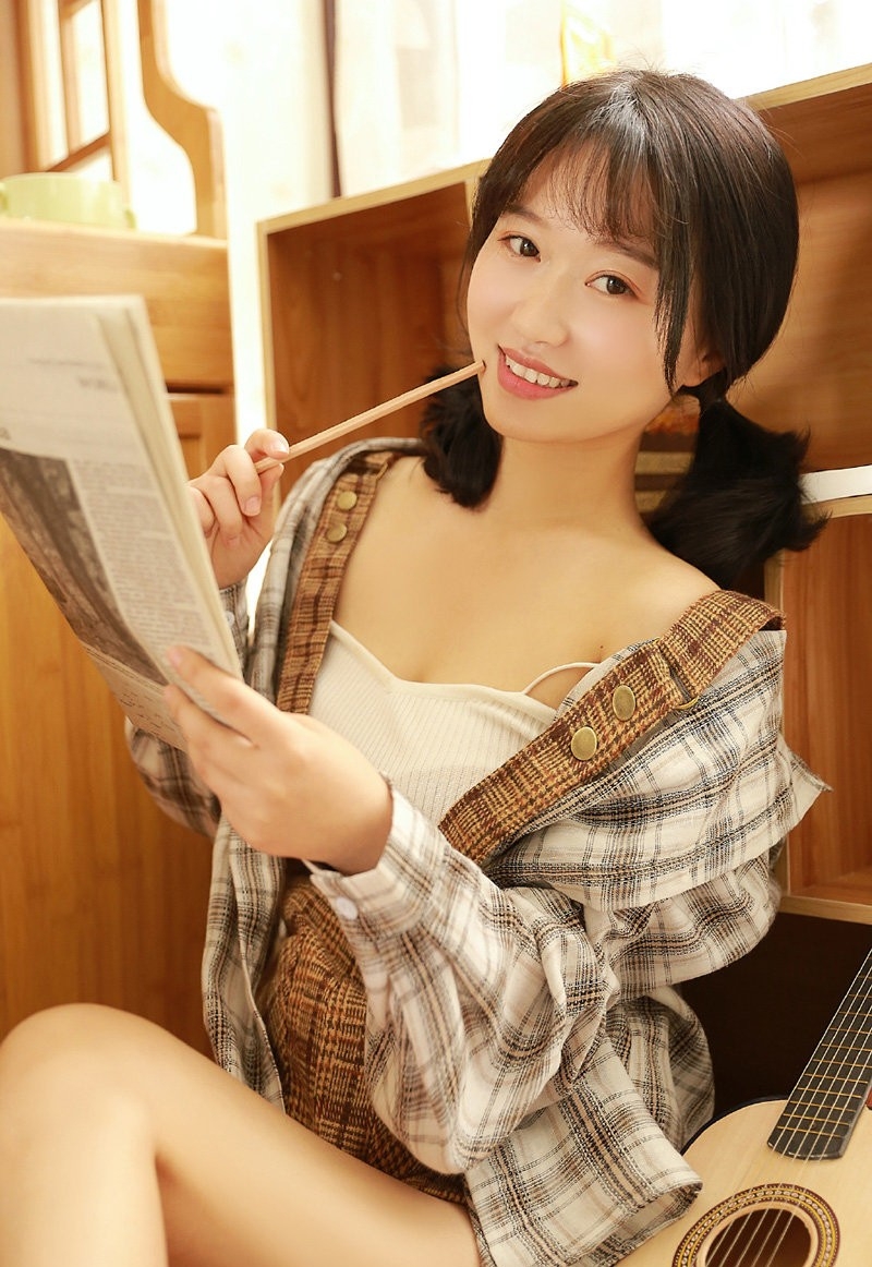 日本童颜巨乳女孩私房小清新萝莉人体艺术写真