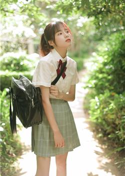 日本校园美少女户外清纯养眼制服诱惑写真图片