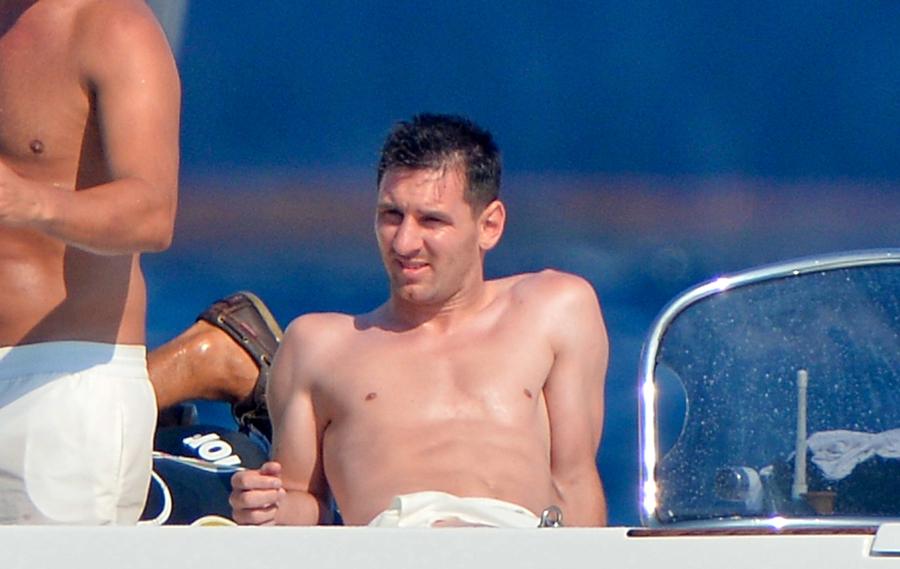 阿根廷足球运动员梅西游艇出海度假图片