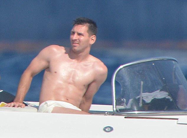 阿根廷足球运动员梅西游艇出海度假图片