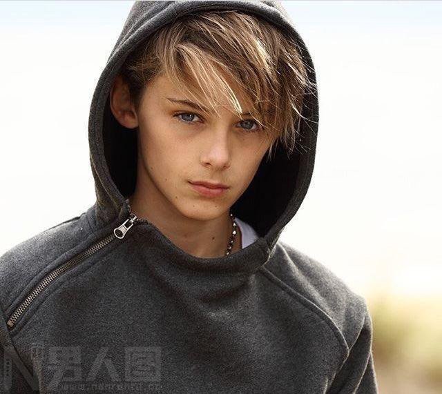 澳大利亚13岁男孩威廉·弗兰克林·米勒高清图片