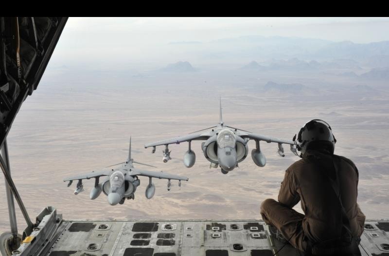 好照片是这样拍出来的：美军摄影师空中照-8B战机_高清图集_新浪网