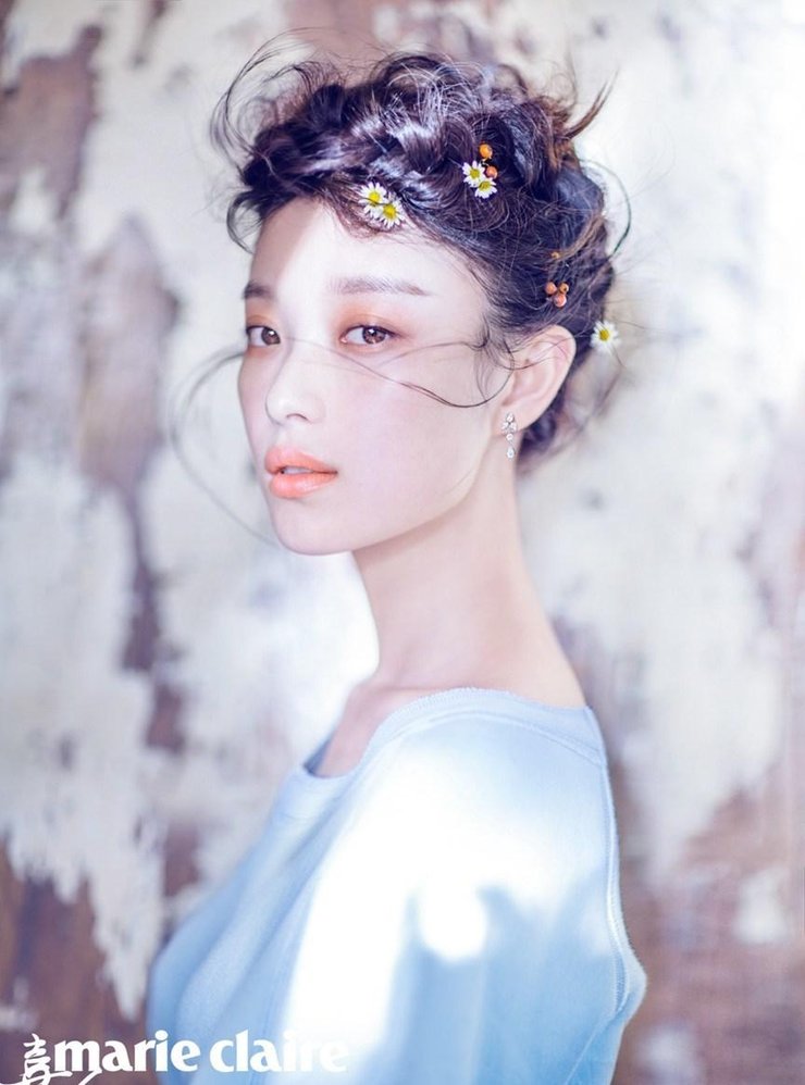 倪妮登时尚杂志封面 暖色光影如花似玉