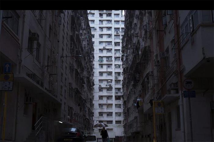 在香港,有二十万人住在笼子和棺材里