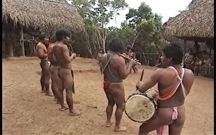 揭秘热带雨林中的裸体部落:男女老幼全裸体