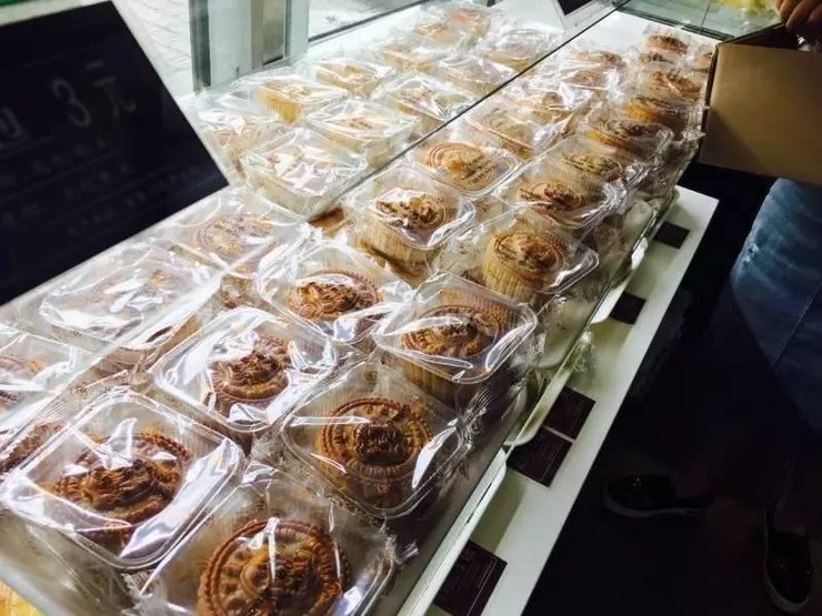 “校徽月饼”火了 天津大学月饼卖出7万个