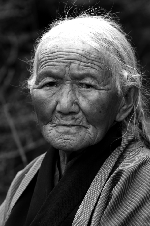 摄影图片 高原上年迈的人们