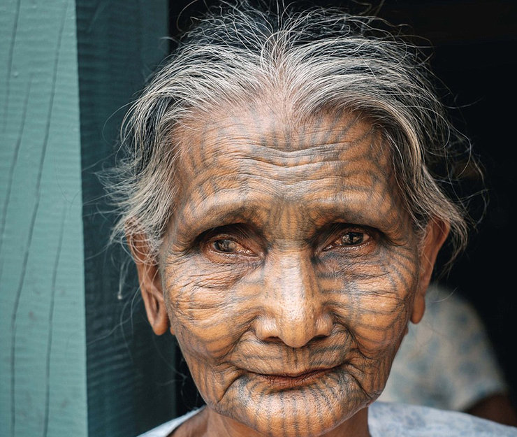 缅甸部落风俗:女性面部纹身标志成年