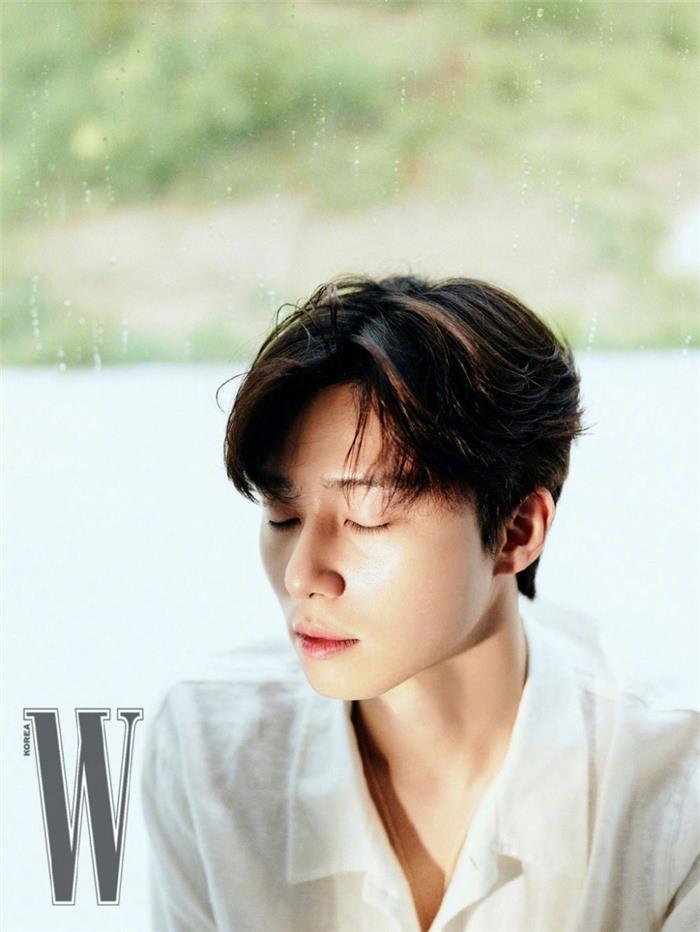 韩国实力男演员朴叙俊W KOREA清新杂志封面热图