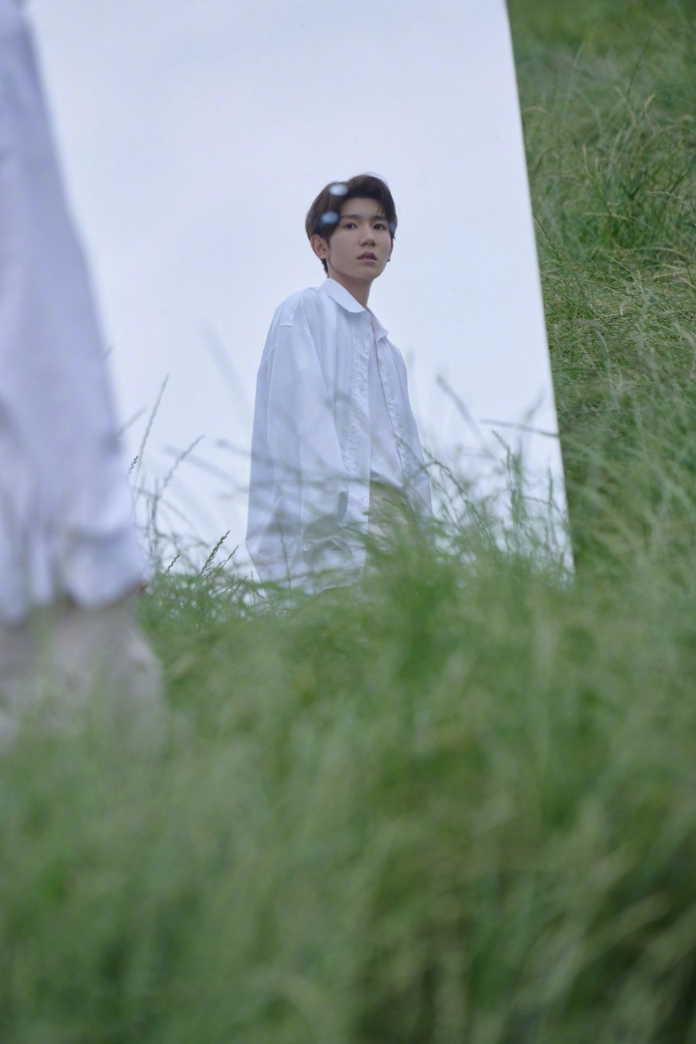 王源最新专辑《夏野了》少年风质感图片