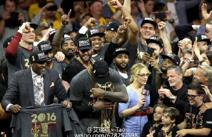 NBA骑士詹姆斯夺冠热泪盈眶高清图片