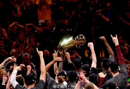 NBA骑士詹姆斯夺冠热泪盈眶高清图片