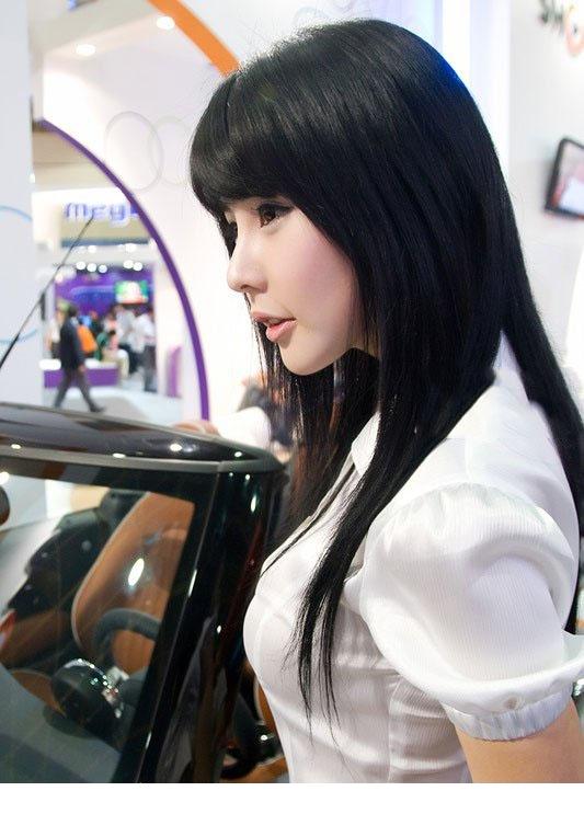 韩国美女车模李智友高挑靓丽车展写真