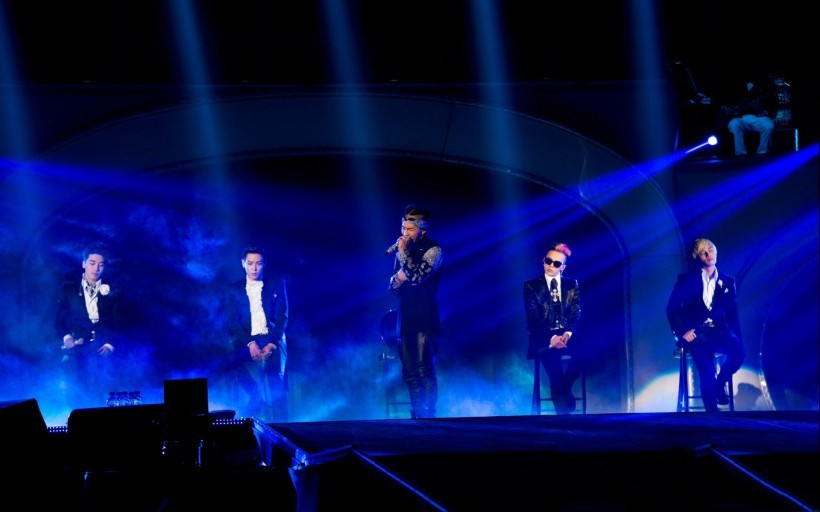 韩国男子演唱组合Bigbang演唱会舞台表演图片