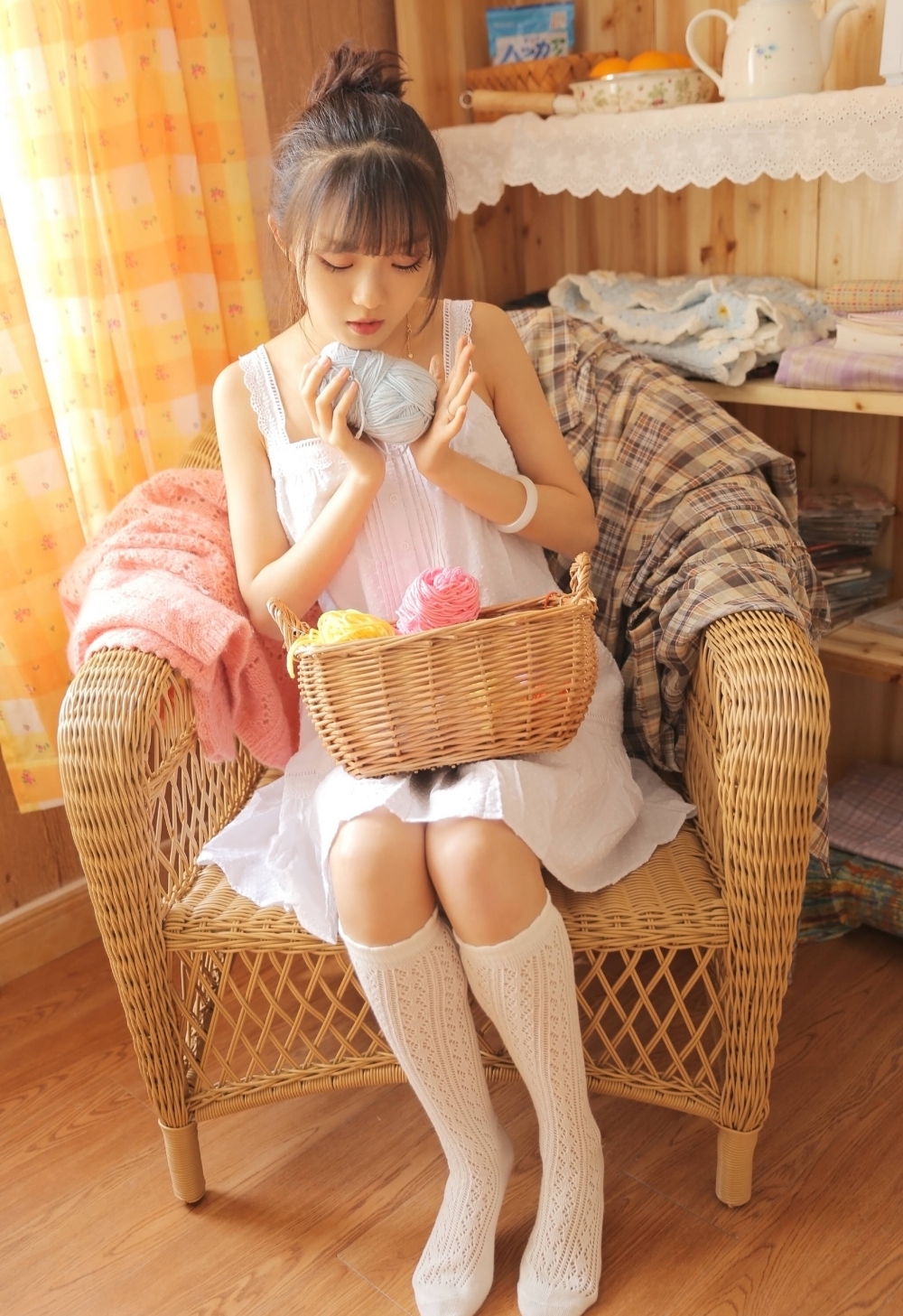 日系针织白袜吊带短裙居家少女私房写真