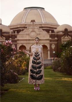超模Heidi Klum女儿Leni Klum午后花园时尚写真