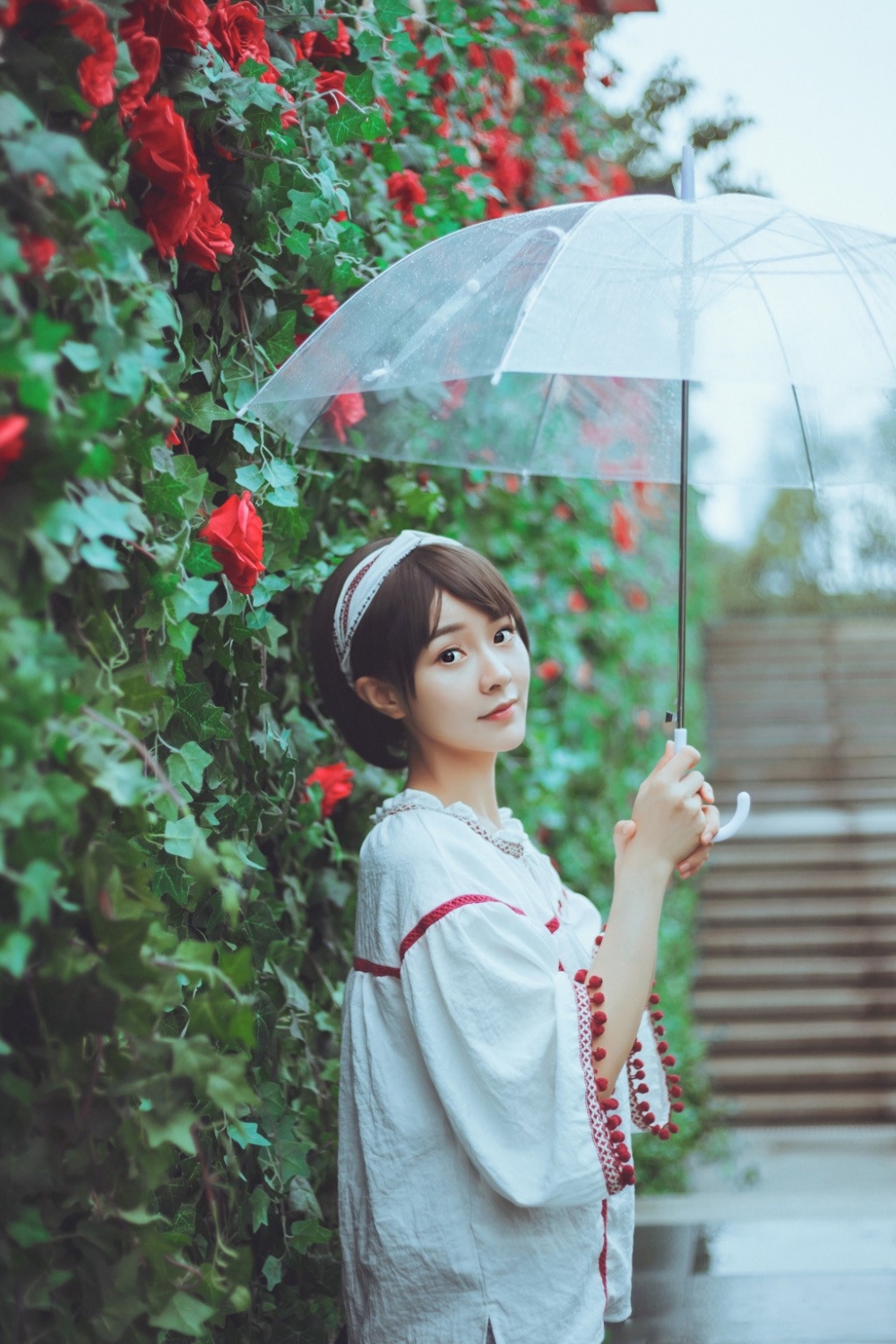 小清新萌妹子雨中撑伞唯美文艺街拍写真