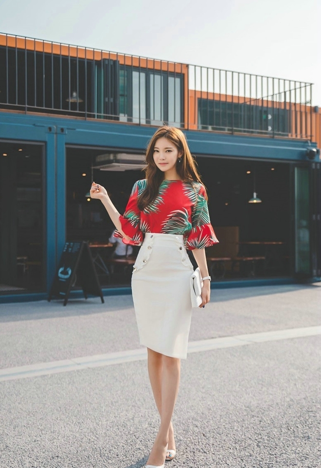 韩国美女模特肤白貌美个高腿长户外街拍