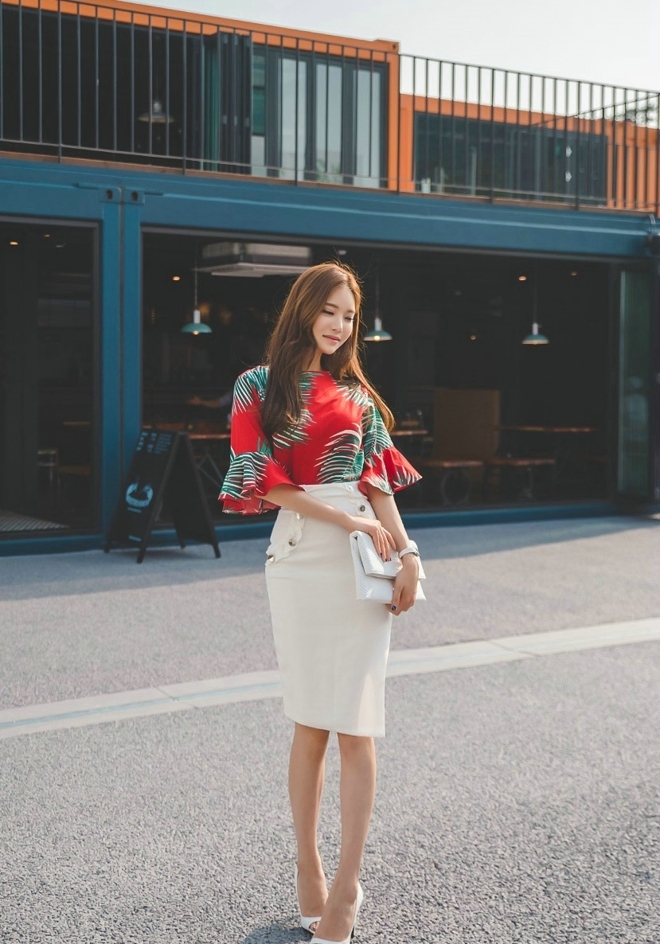 韩国美女模特肤白貌美个高腿长户外街拍