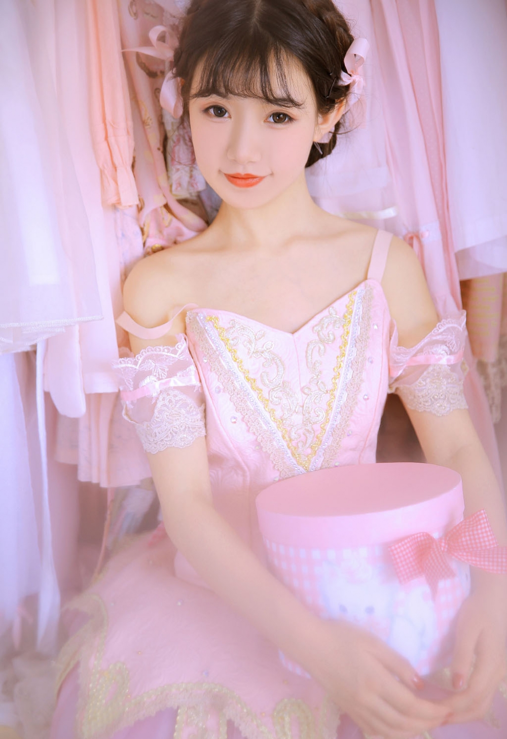 漂亮美眉芭蕾舞公主裙清纯甜美私房写真