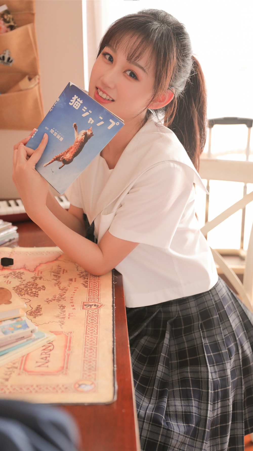 高马尾美少女学生制服甜美迷人居家写真