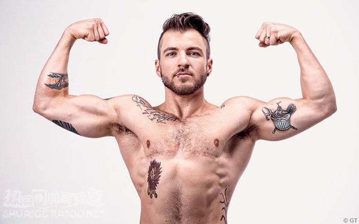 体毛旺盛纹身狂野身材健硕的欧美肌肉男写真