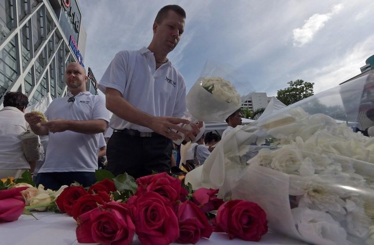 泰国四面佛寺举行爆炸案遇难者追悼仪式