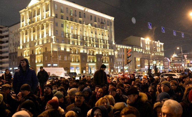 莫斯科民众举行集会 抗议政府停车收费