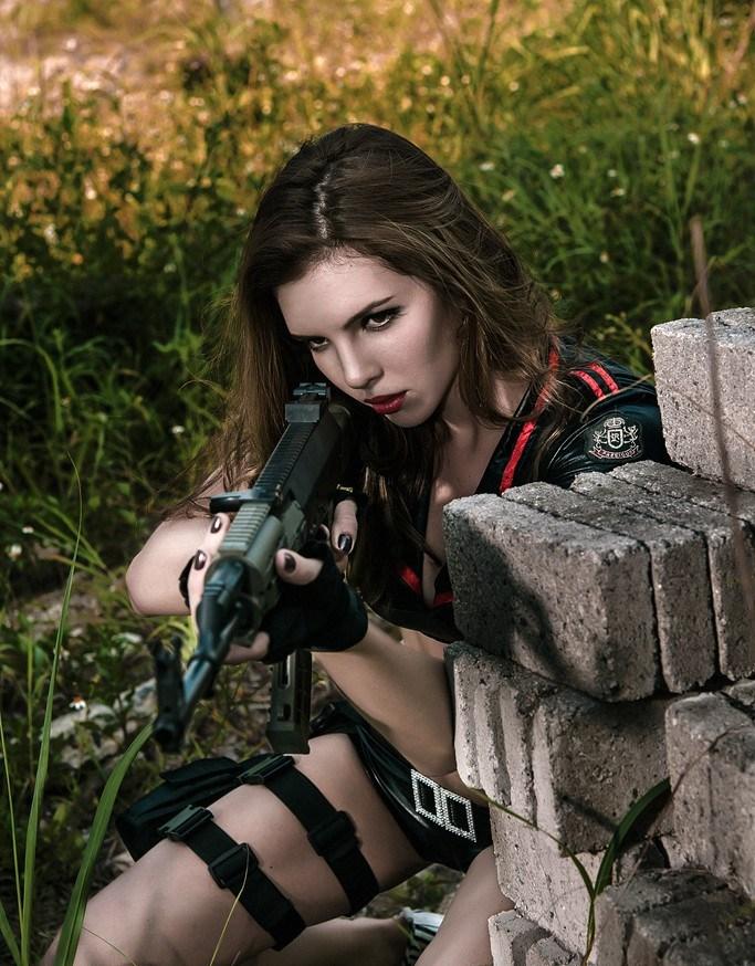 乌克兰性感美女与枪械写真