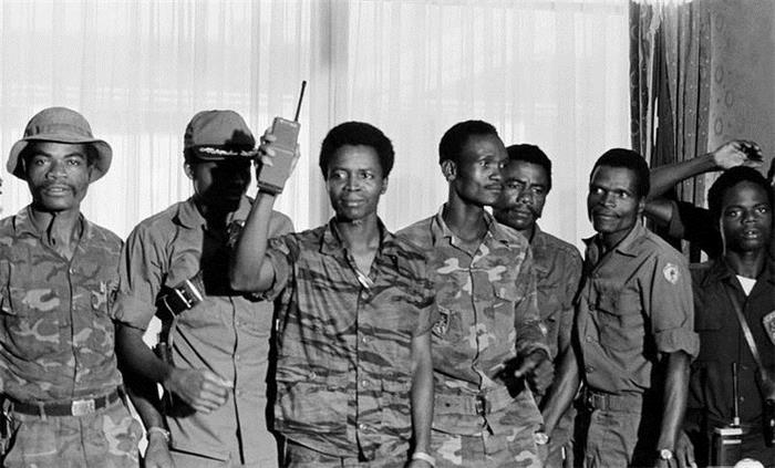 1990年利比里亚独裁者多伊被虐杀旧照