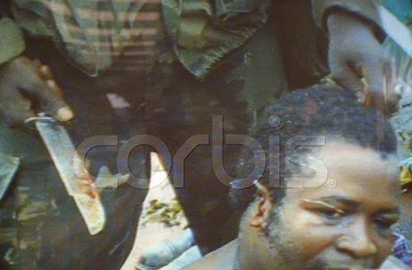 1990年利比里亚独裁者多伊被虐杀旧照