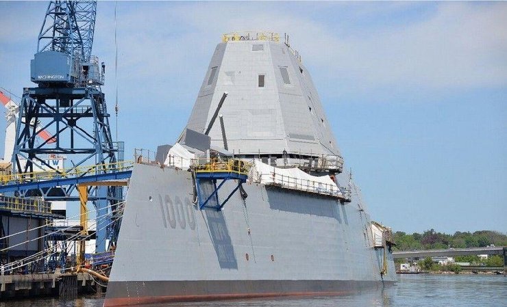 美最强最贵隐身驱逐舰DDG1000海试 明年服役
