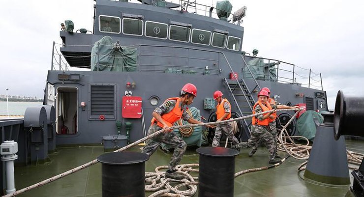 记者探秘中国陆军排水量最大舰船