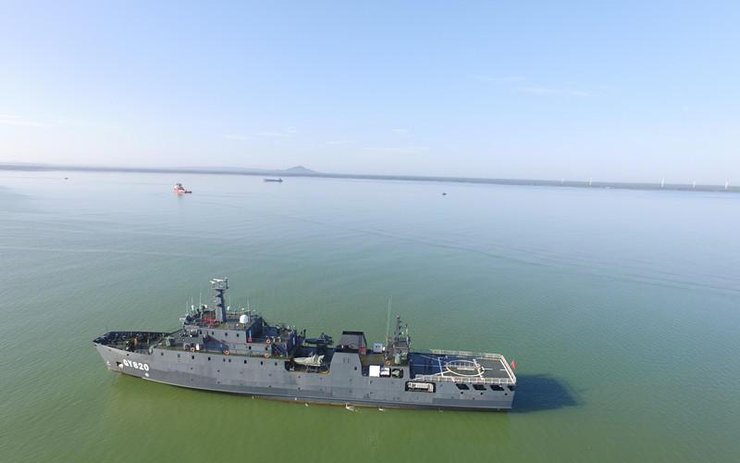 记者探秘中国陆军排水量最大舰船