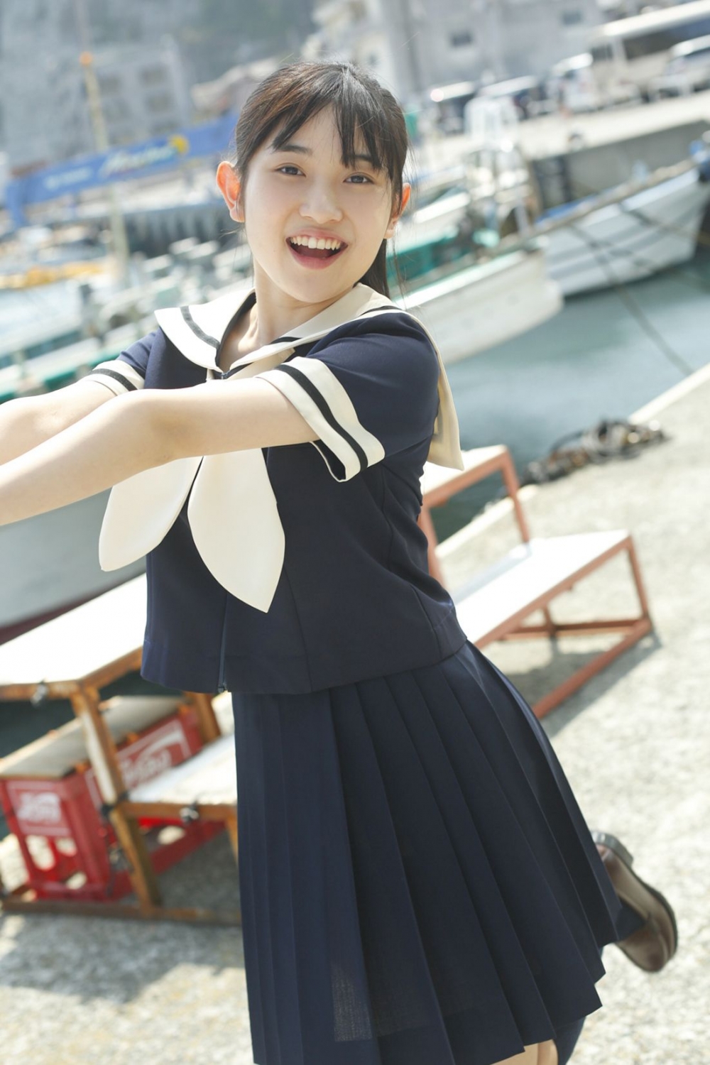 日本制服美女户外小清新养眼清纯学生妹写真图片